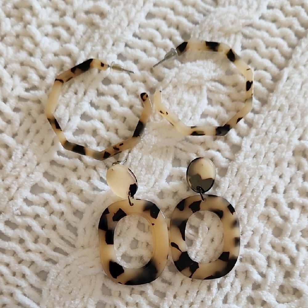 Tortoise Shell Hoop and Drop Earrings Set - Picture 4 of 4